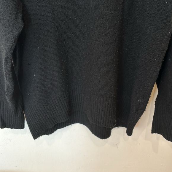 H&M oversized black V-neck Sweater - Picture 5 of 5